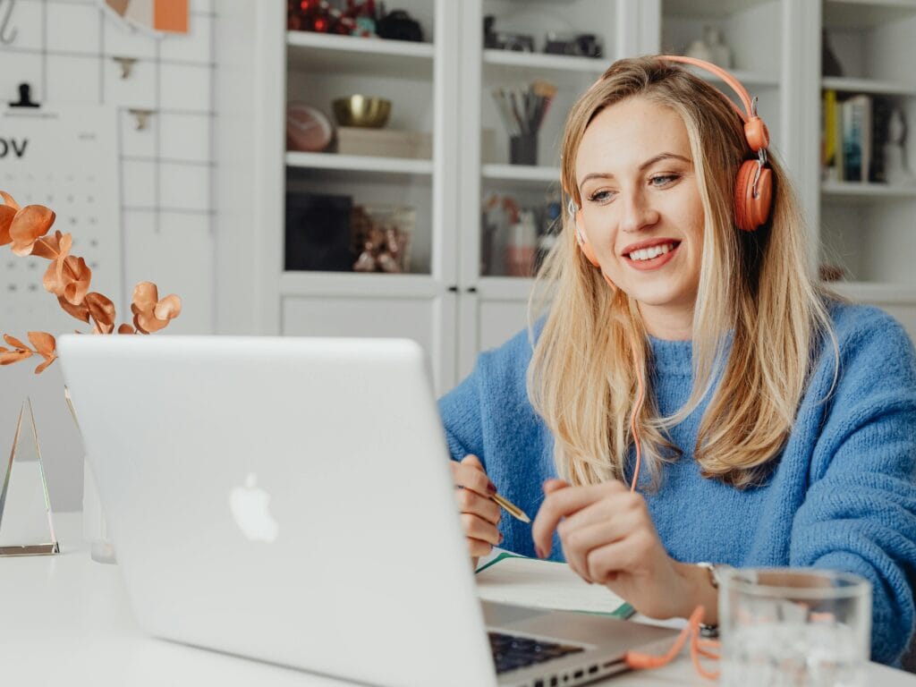 student adult learning online lesson