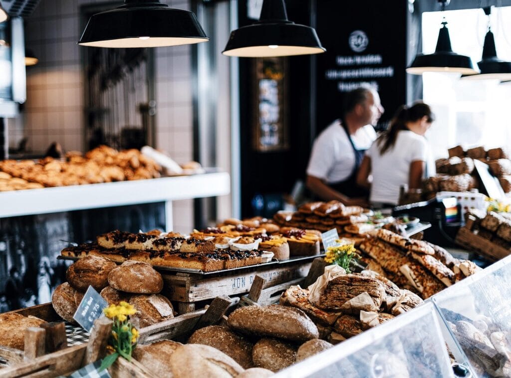 ordering pastries at the bakery in French