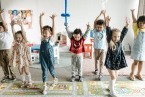Children learning French body parts in a classroom