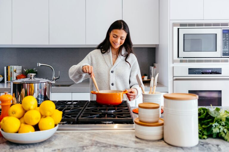 Moi-même, toi-même, lui-même, soi-même: How to Use Emphatic Pronouns in French 1 she cooked by herself in France